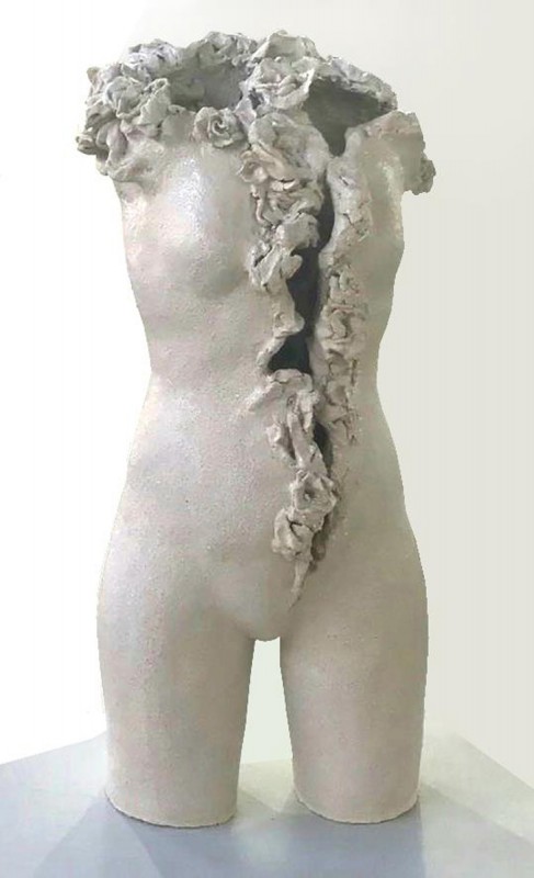 Venus Rajada, 2017, glazed stoneware, 100 x 60 x 40 cm.