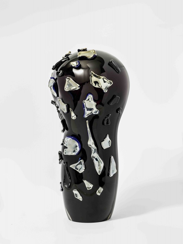 Black and White n� 3, 2012, glassblowing, 47 x 27 x 27 cm.