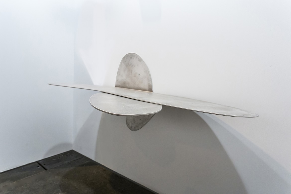 Lo visible, 2011, aluminum magnesium, 85 x 180 x 81 cm.