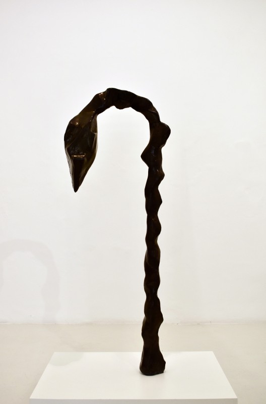 Plant, 2019, resina y pigmentos, 123 x 35 x 25 cm.