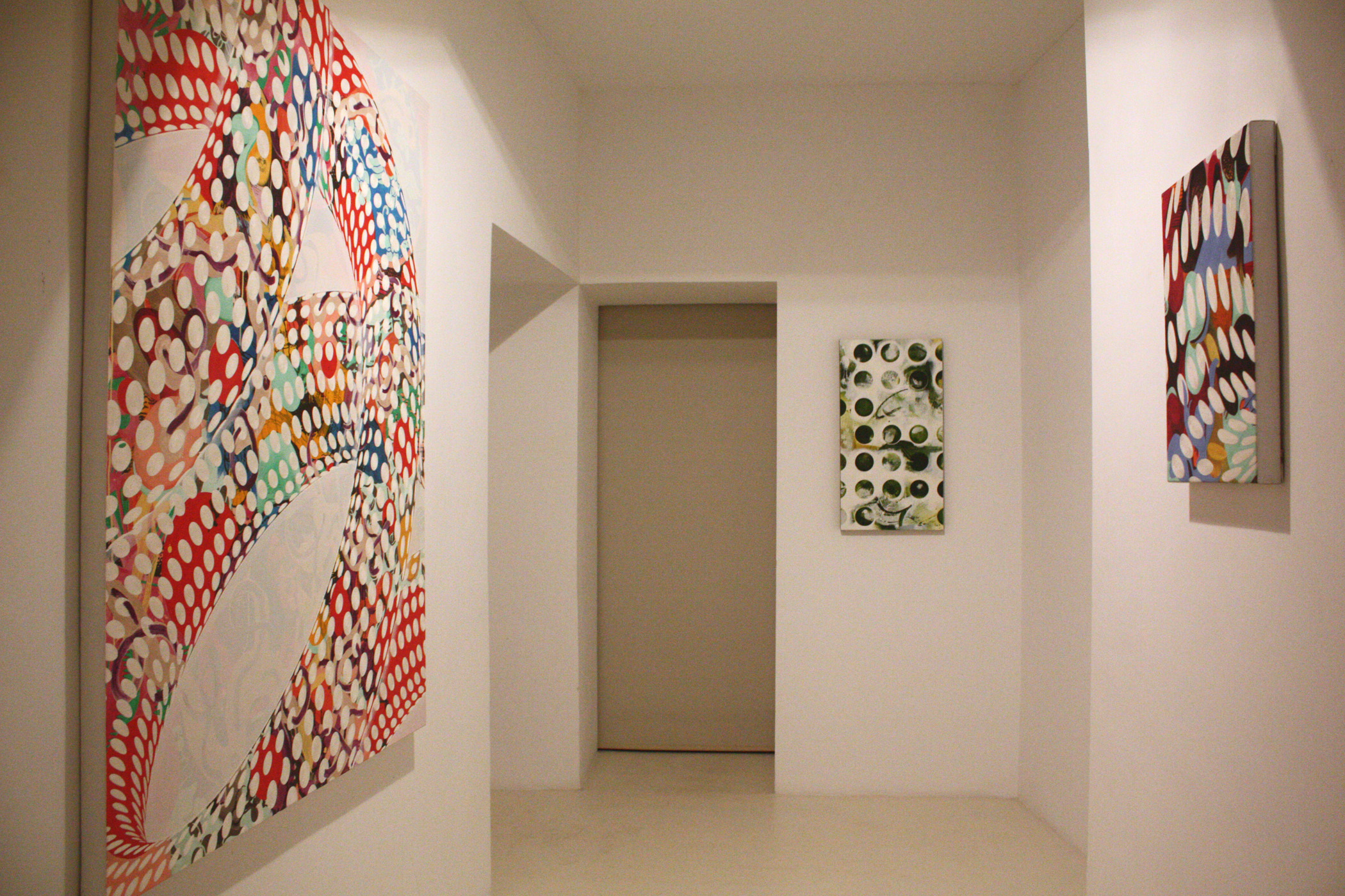 Vista de la exposición Espacios y Loops de Adrián Navarro en Palma, 2014