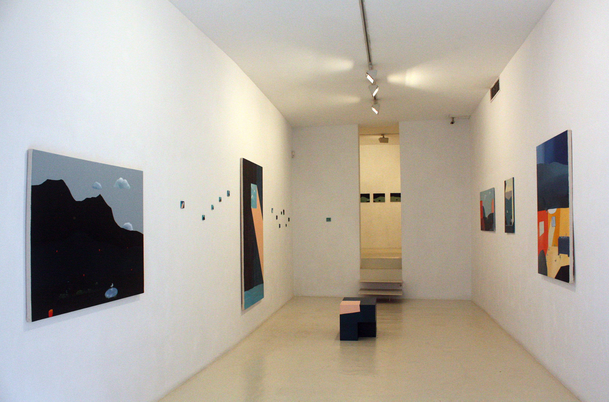 Vista de la exposición, Exterior/Lago de Alejandra Freymann, Galería Maior Palma